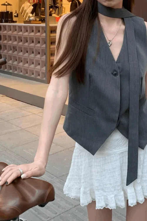 Women’s High-End 2025 Summer Fashion Elegant Slimming Casual Suit Vest with Ribbon Button Decoration Sleek Sleeveless Top