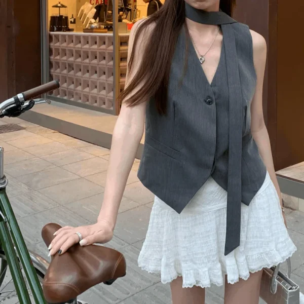 Women's High-End 2025 Summer Fashion Elegant Slimming Casual Suit Vest with Ribbon Button Decoration Sleek Sleeveless Top